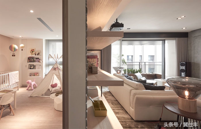 电视墙原来还可以这样：电视机内嵌，轻松看投影，不再是难题