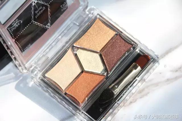 现在比较流行什么颜色的眼影,红棕色系大牌眼影有哪些