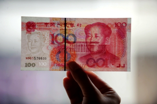 市民取出百元错币,100元错币被骗