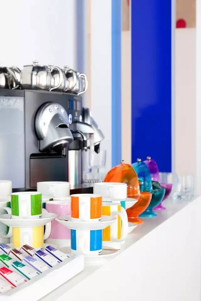 潘通十大必买颜色,潘通2024年度流行色排版