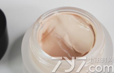 mac粉底液跟阿玛尼粉底液哪个好,迪奥粉底液和阿玛尼粉底液哪个好