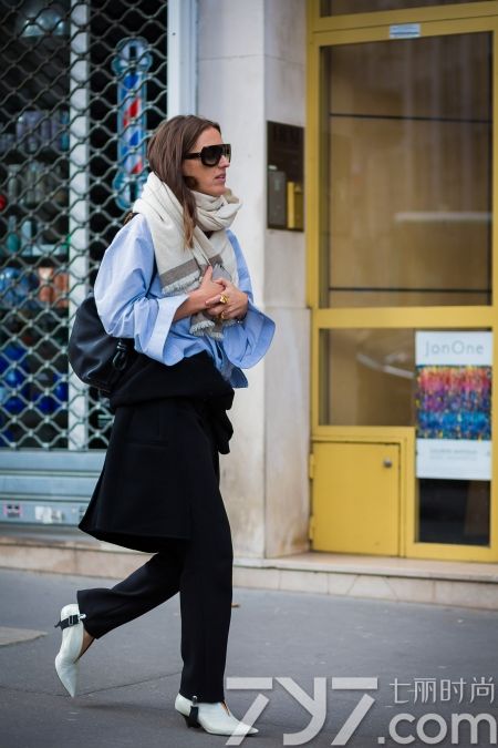 踩脚裤怎么穿袜子,踩脚裤的正确穿法搭配