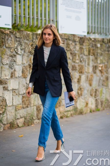 踩脚裤怎么穿袜子,踩脚裤的正确穿法搭配