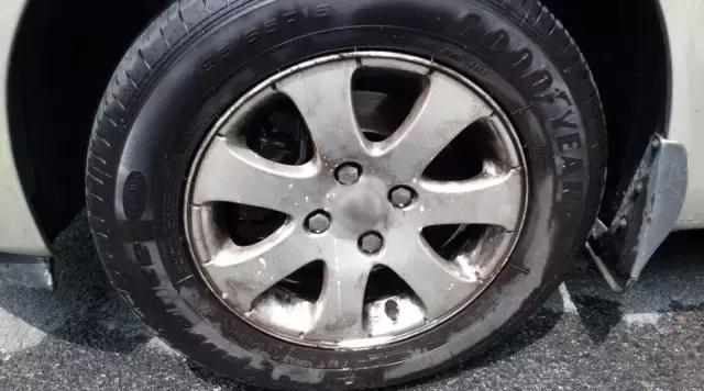 黑色轮毂污渍怎么去除,轮圈发黄怎么清洗