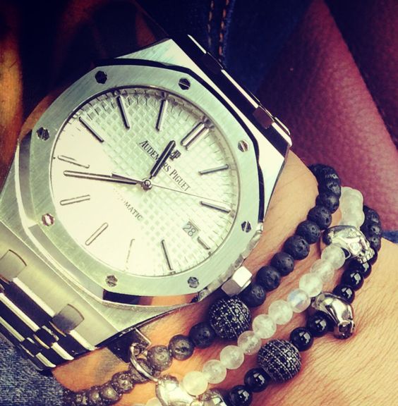 老外都戴什么样的手串啊 (国外潮牌手串大全)