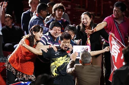 张继科夺冠后跪谢父母视频,张继科感谢刘国梁