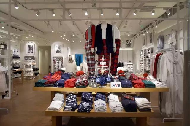 它帮你集齐快消品牌，一伙打折让你365天穿衣不重样