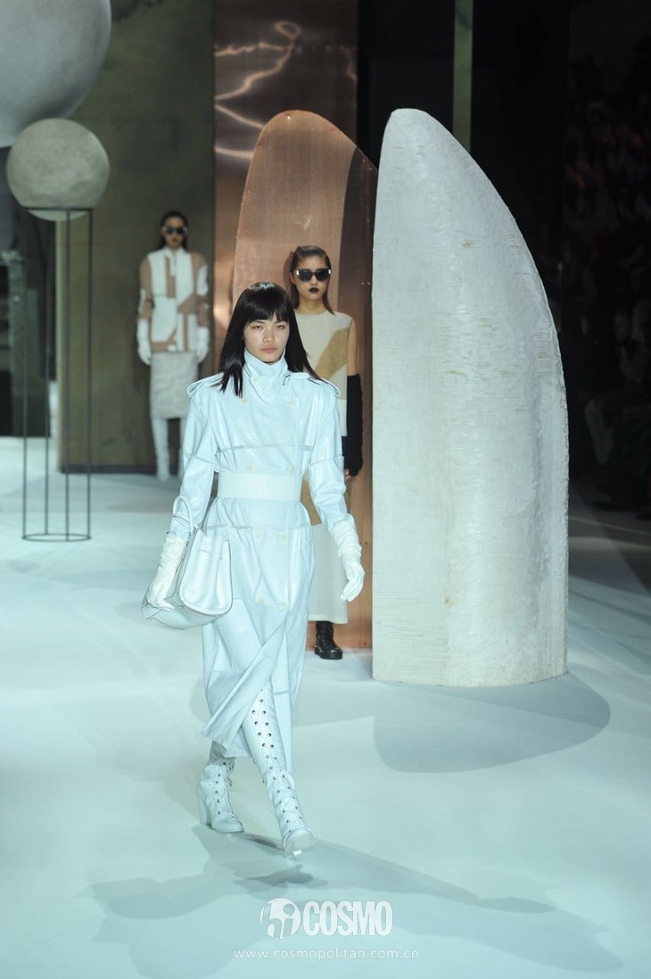 唐嫣江疏影同款,唐嫣江疏影穿搭图片