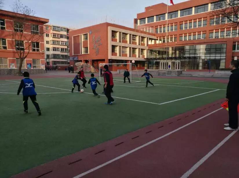 「直通校园」家校共育成就孩子绿茵场上的足球梦想——太原市迎泽区双塔北路小学召开第三届足球队家长会