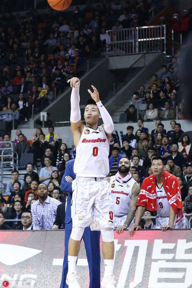 杜锋为何裁判都要给他面子,杜锋为什么在场边吹口哨