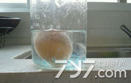 治肩周炎的民间偏方醋加鸡蛋,醋泡鸡蛋对人有副作用吗