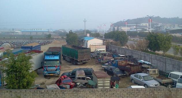 开车刮到人该怎么处理,开车刮了路边车自己走了怎么处理