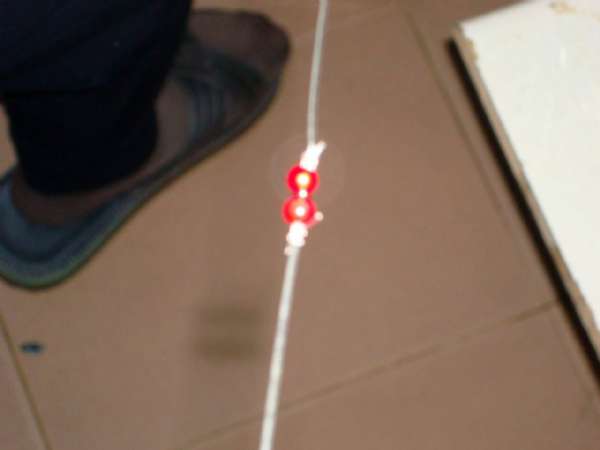 野钓鲫鱼打串钩自制竿架,老钓鱼人传授自制串钩和海竿架