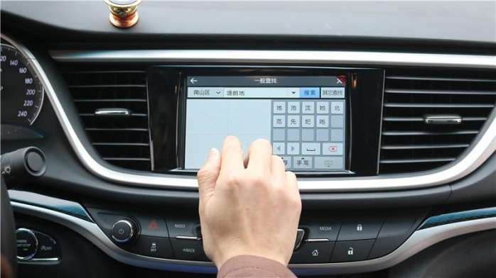 英朗装畅影CE导航模块加倒车后视，科技无处不在