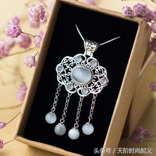 沉闷的冬天需要亮色点缀,冬天怎么能少了一件毛衣呢