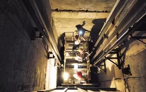 小区电梯超过15年了怎么办,老小区电梯坏了怎么办