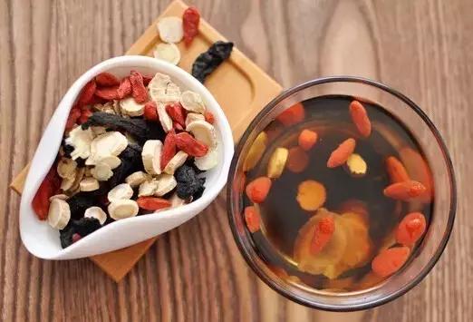 精选名中医养生药膳汤品，9个系列200多种汤方