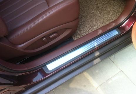 车门震动有异响咋办？机修工：幸亏来的早，以后轻点关！