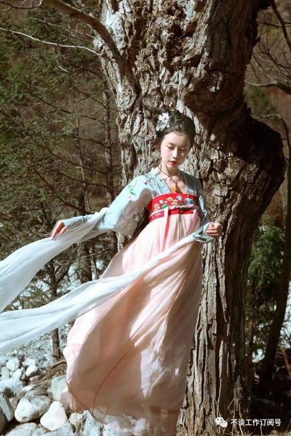 折叠汉服教程,能穿的汉服怎么折