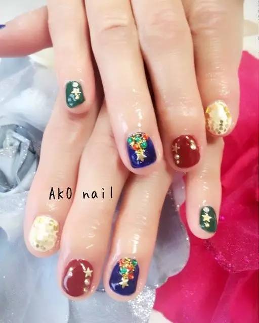 适合圣诞节的美甲你学会了吗,圣诞款美甲来啦简单的法式风