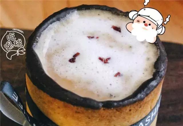 圣诞搞事啊！这杯咖啡竟好喝得我连杯子都吃掉了！