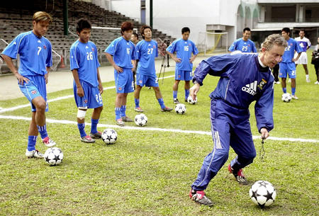 足球基本功训练方法教案,足球带球基本功教学