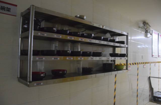 吃完食堂的第200碗饭，Ta说带我去后厨看看