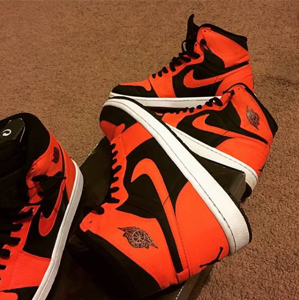 aj1为什么感觉两双鞋面不一样,aj1灰白高帮最新发售的是限量款吗