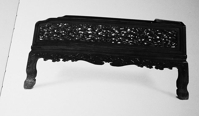 有人拿后海四合院换他这张床