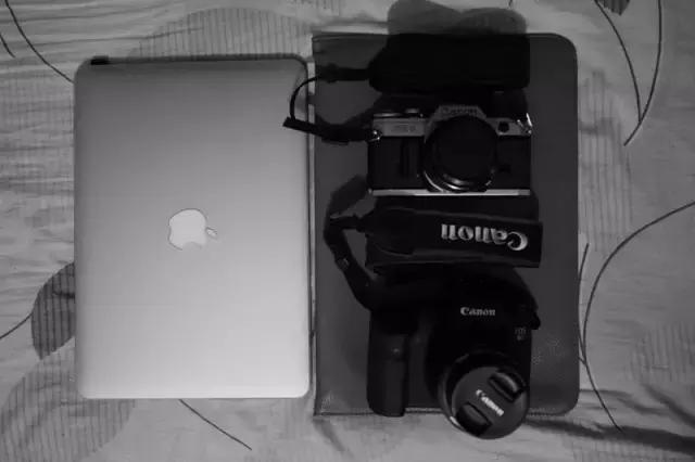 「新深漂」我们在租来的10㎡里，梦想装下整个世界