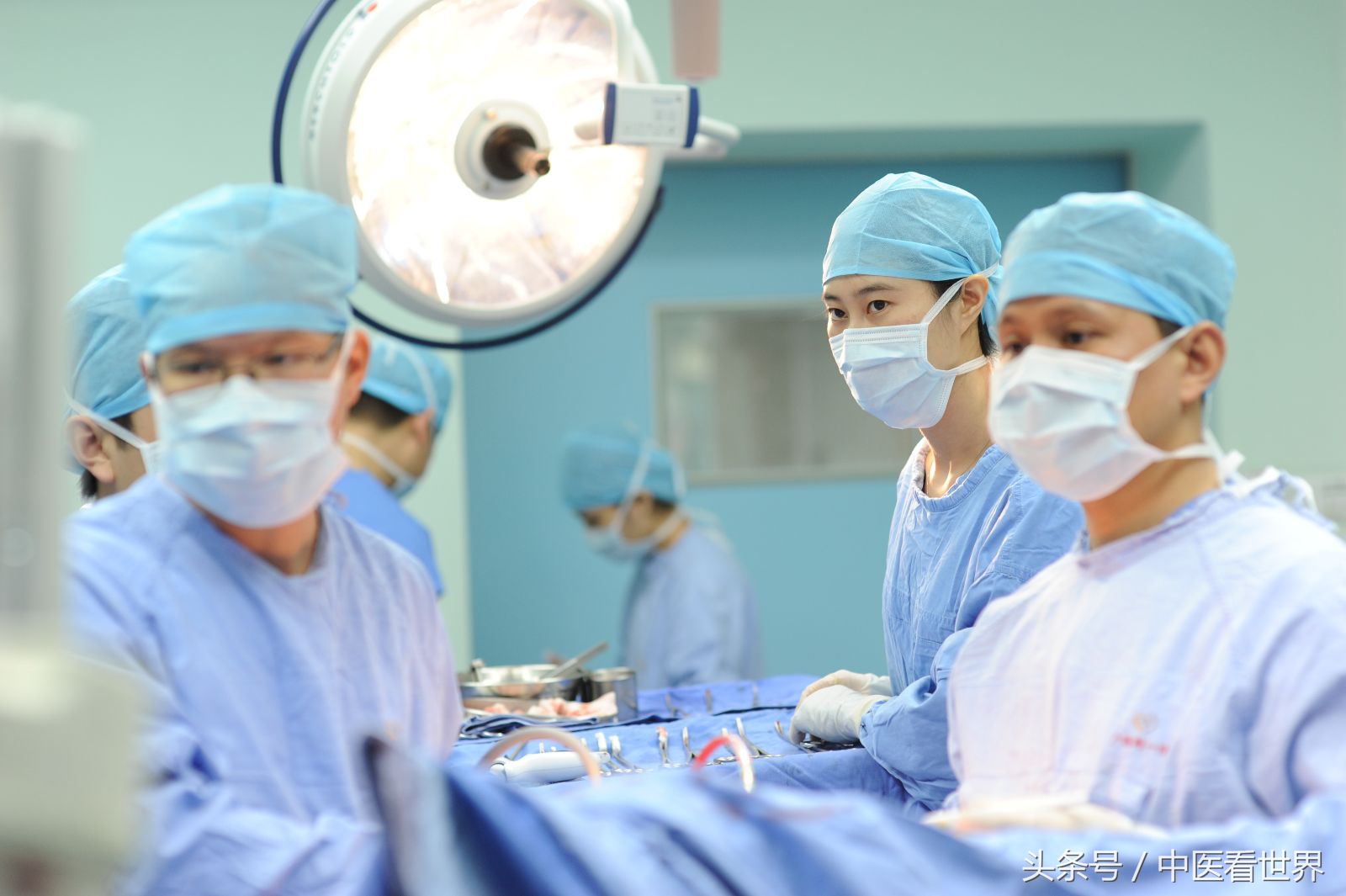 剖腹产后下身有异物感但是不漏尿,剖腹产发现肚子有东西