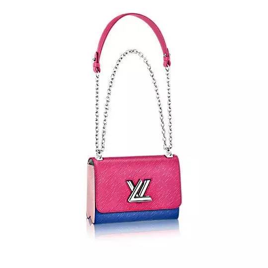 焦糖色大衣搭配什么包包好看,奢品包包如何穿搭