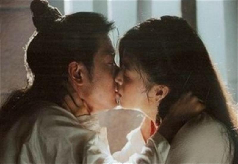 8大当红女星的“处女吻”，赵丽颖杨幂郑爽居然被他夺走初吻