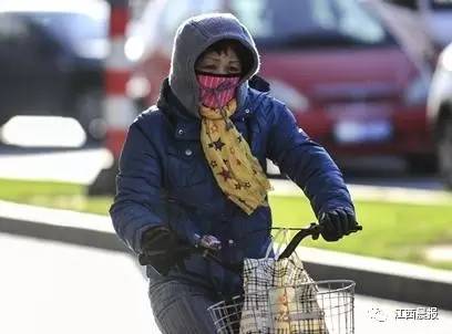 女子一觉醒来发现诡异症状,女子一觉醒来面瘫