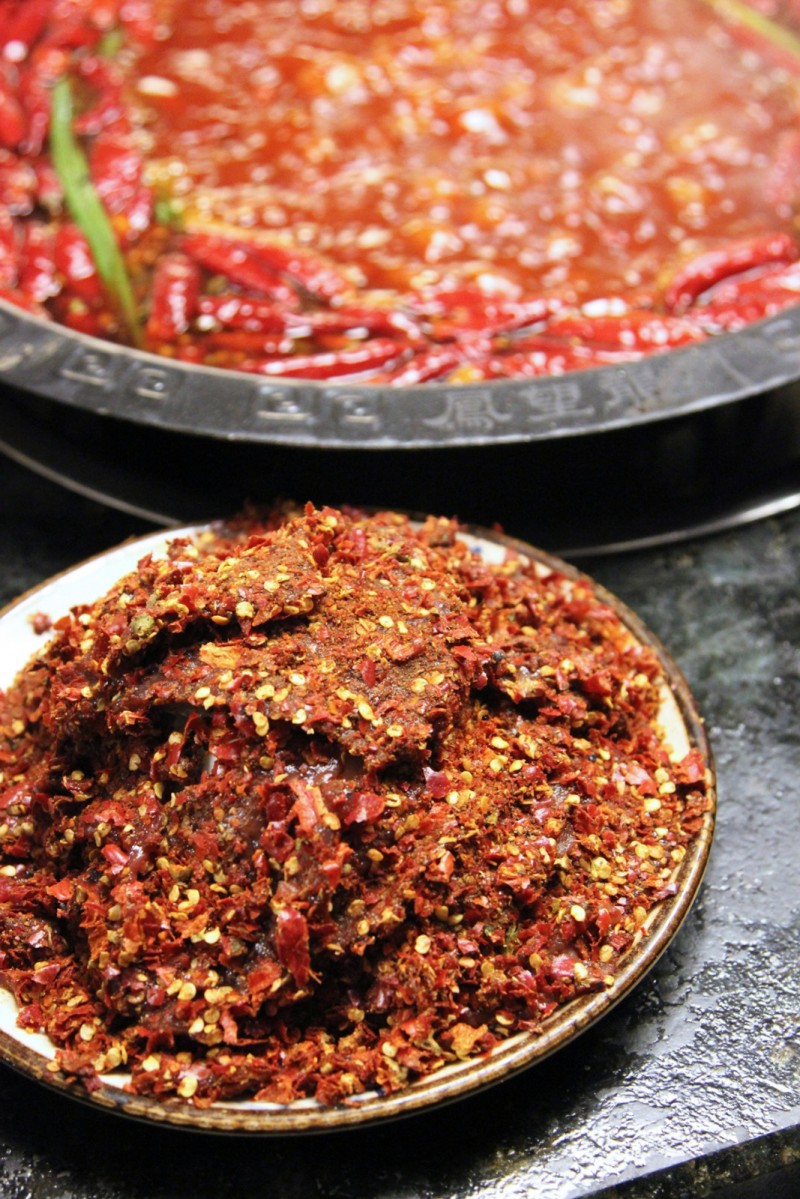 「有福利！」凤望龙门开业来，只有四人吃到最后的特辣锅，我们挑战了全素菜