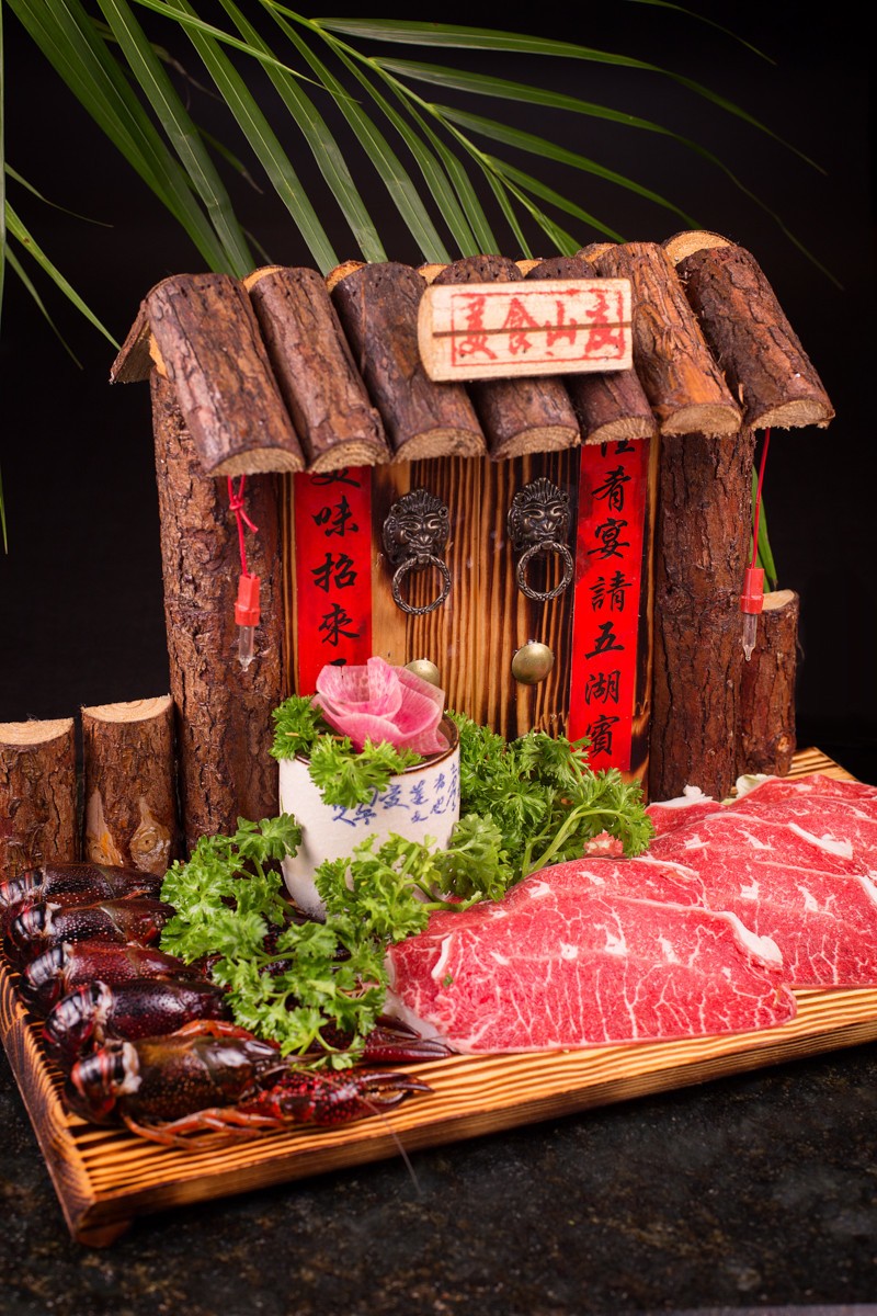 「有福利！」凤望龙门开业来，只有四人吃到最后的特辣锅，我们挑战了全素菜