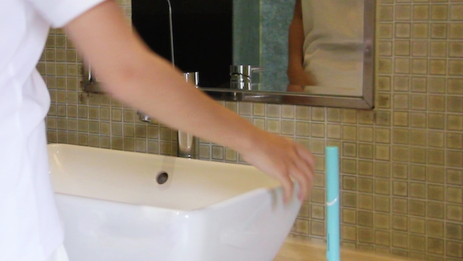 推一下牙膏就挤好！比另一半还贴心的SONA填充牙刷