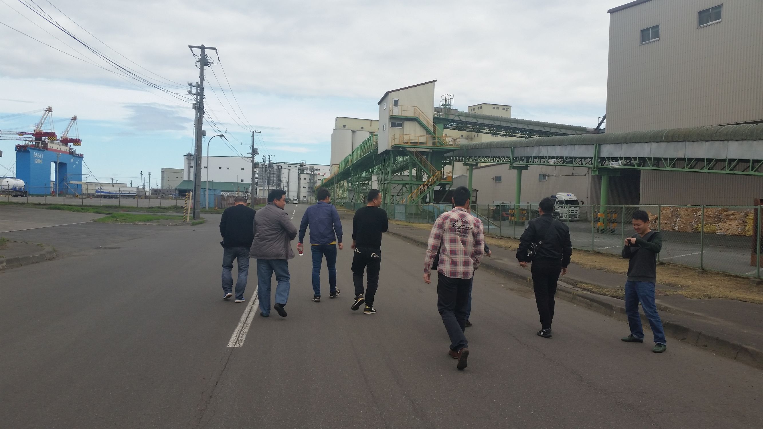 海员怎么忍受孤独,海员在海上惊涛骇浪