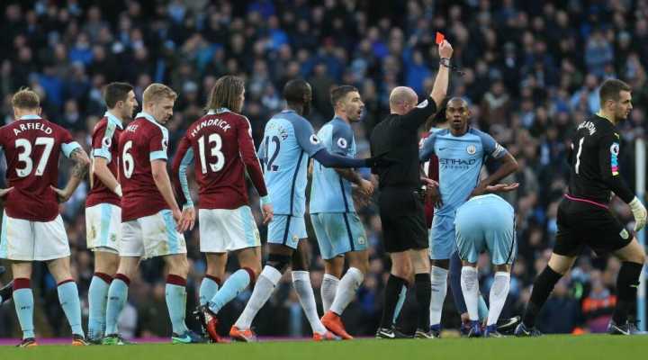 阿奎罗伯恩利进球,十人曼城不敌埃德森