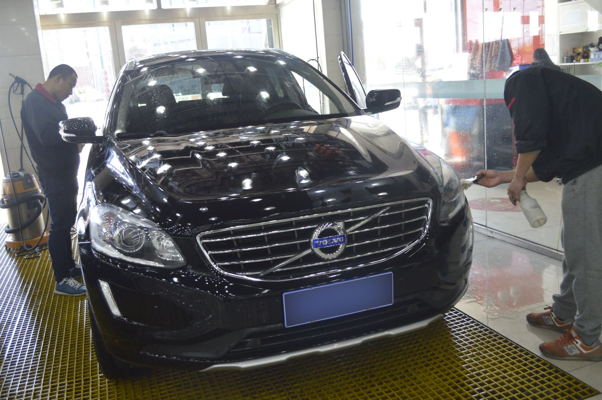 沃尔沃车衣保护原车漆,沃尔沃贴隐形车衣注意事项