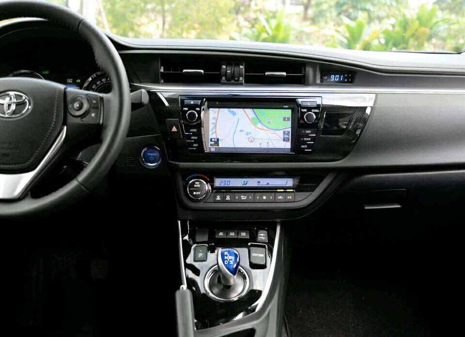 雷凌混动运动版和普通版哪个好看,2018年雷凌混动版好吗