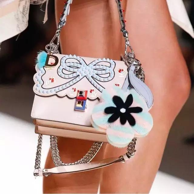 最新款包包比较,2018大牌新款包包