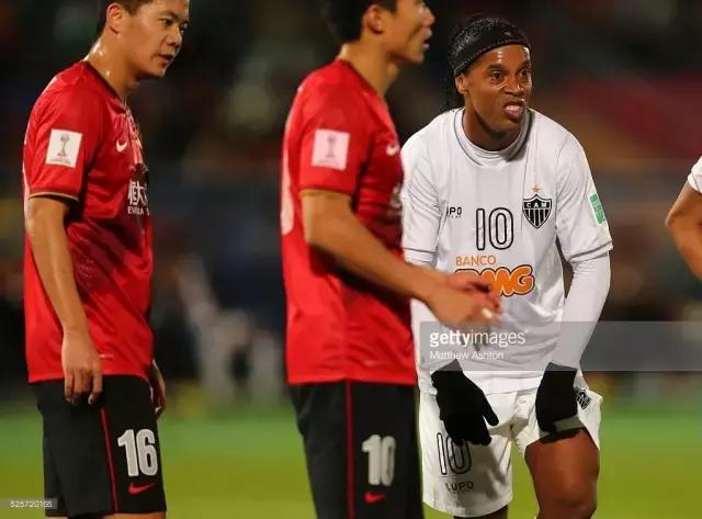 满身广告的球衣,好多广告的球衣