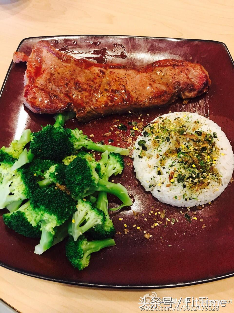 踢足球健身男,踢踢球跳跳舞