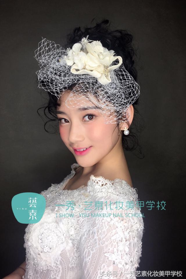 学化妆造型哪里好,女人学化妆去哪里学