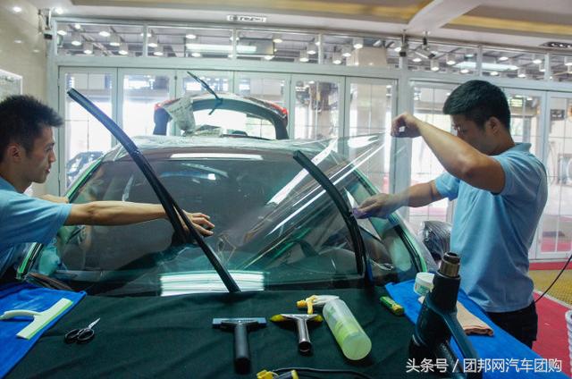 买车时送的遮阳布怎么安装,买车太阳膜去哪里贴