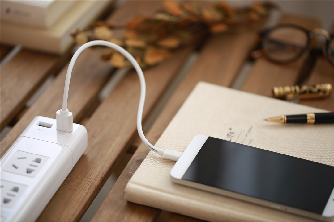 手机数据线接口也有鄙视链？看看你的手机数据线在哪个位置