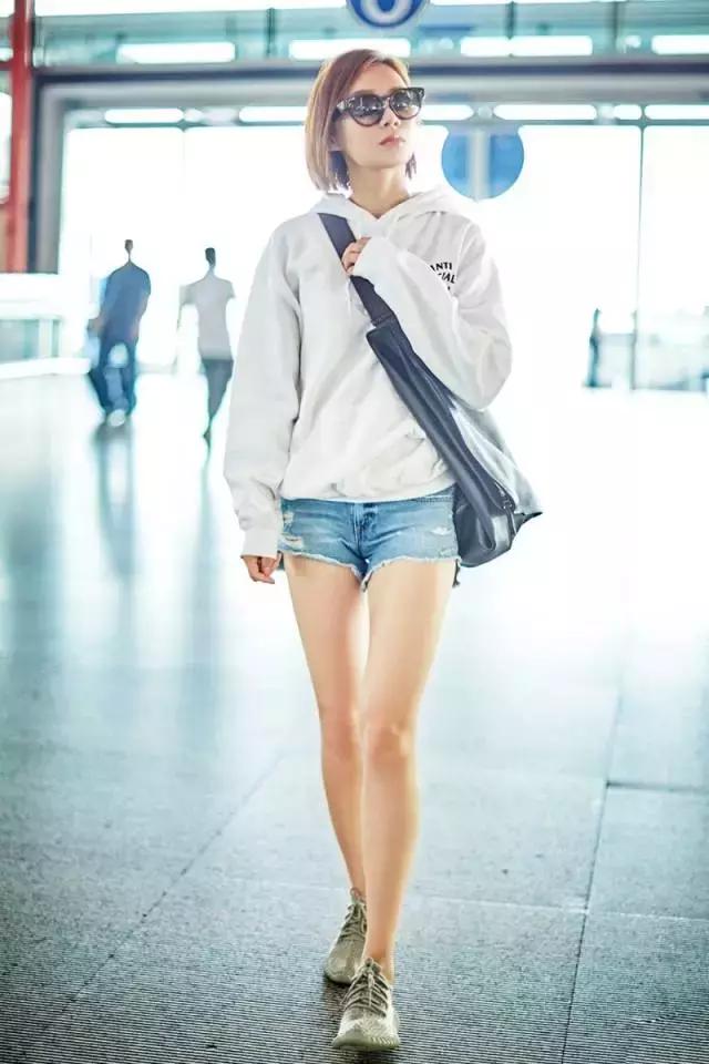 看杨幂职场着装如何搭配,袁姗姗和杨幂同款运动装