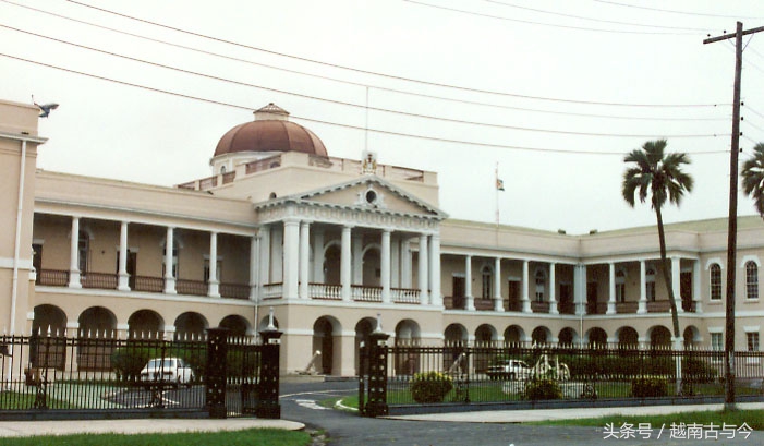 此国华人只有五千余人，但开国总统是一名华族客家人