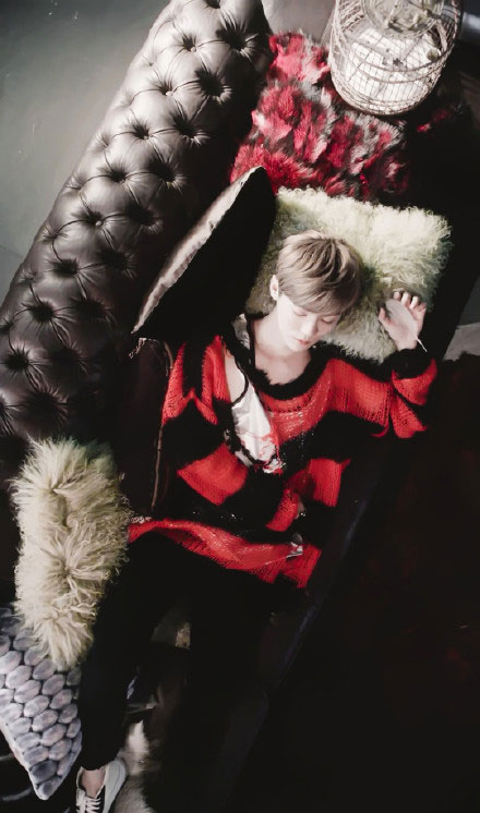 泥萌认识鹿晗吗？就“亲”他，看看，这才是最真实的鹿晗